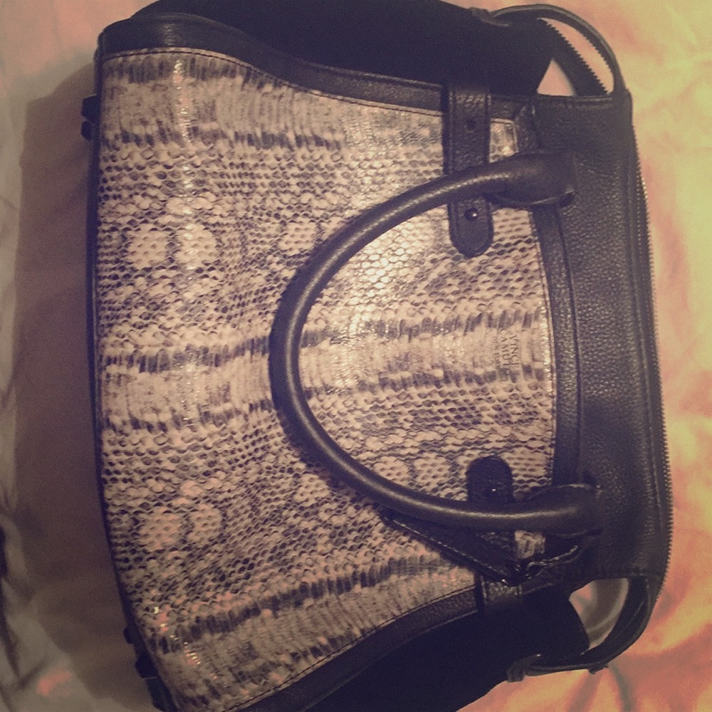 Vince camuto 100% leather